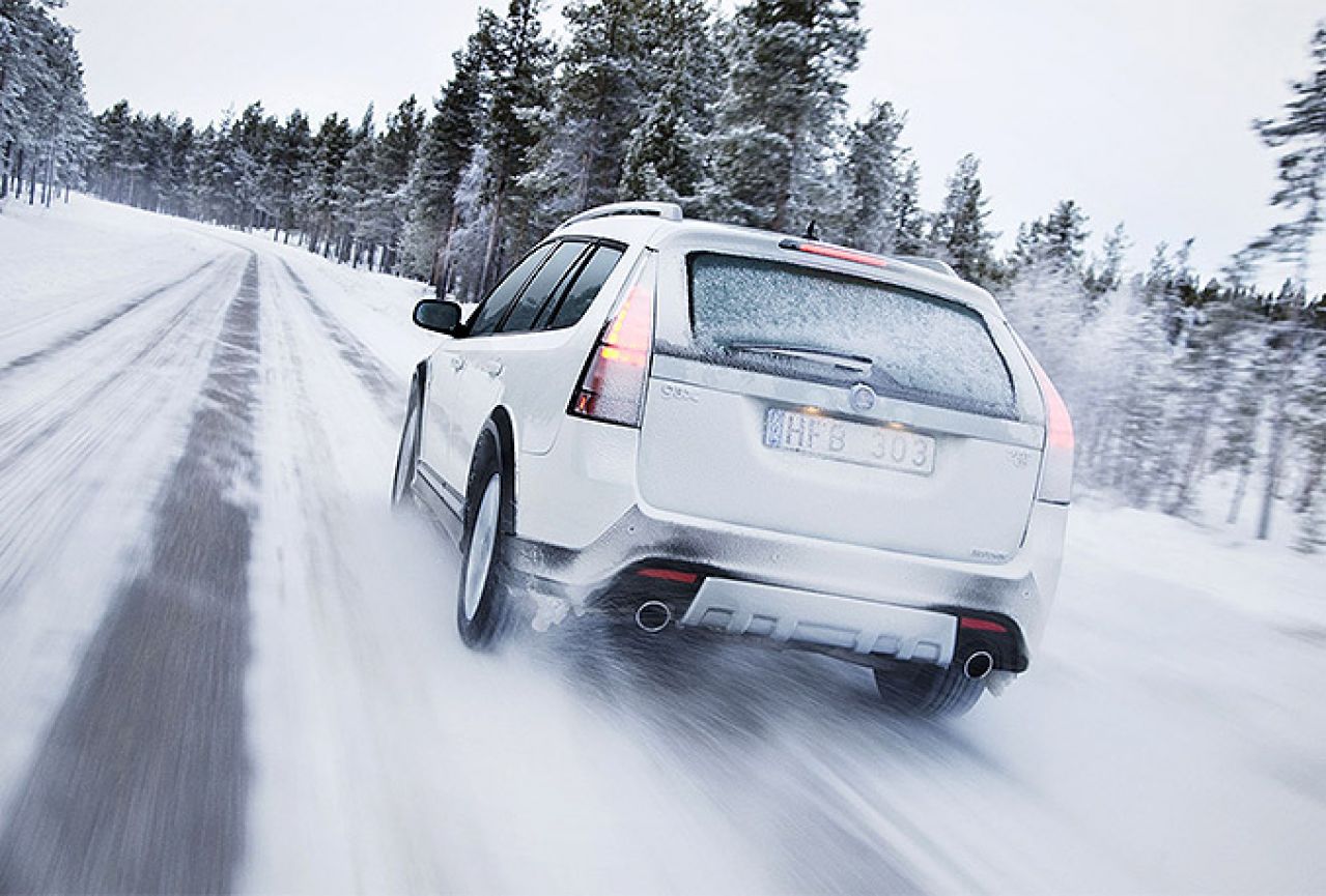 VIDEO | Kako voziti automobil po snijegu?