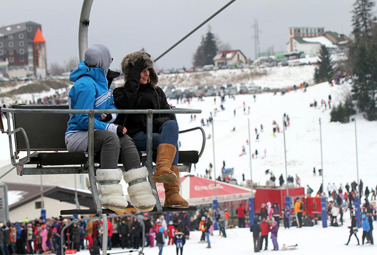 Snježni vikend: Brojni gosti uživali na Bjelašnici i Igmanu