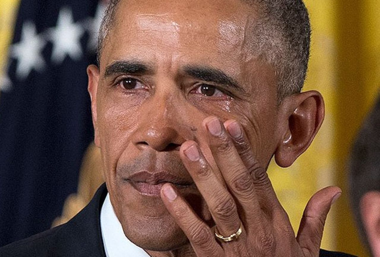 Obama pustio suze i predložio niz mjera za jačanje kontrole nad vatrenim oružjem