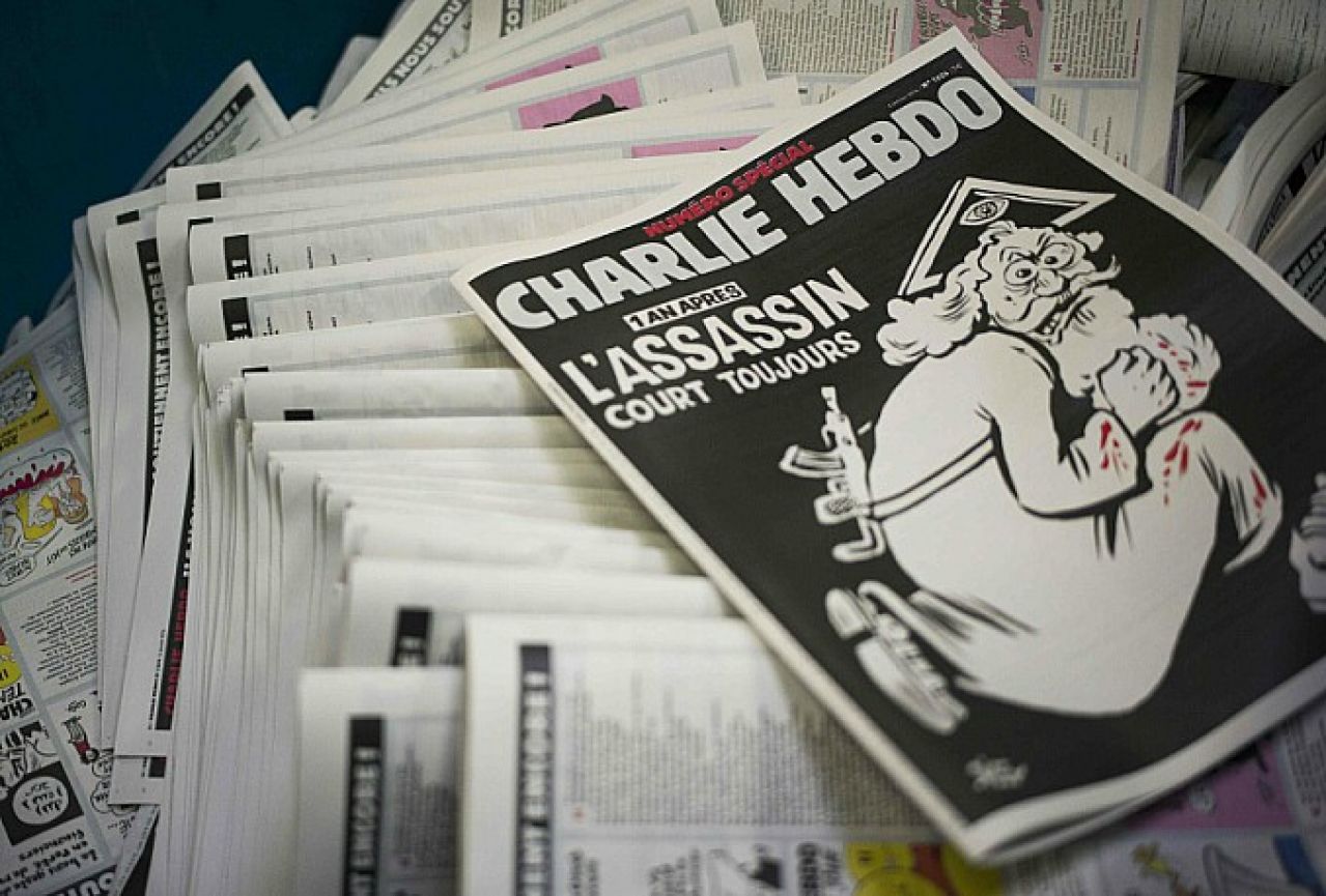 "Charlie Hebdo" obilježio godišnjicu napada, Vatikan ih kritizirao