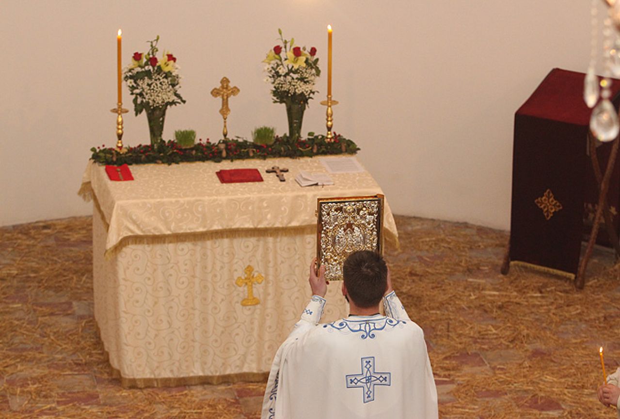 Služenjem liturgije u Sabornom hramu čapljinski pravoslavci dočekali Božić