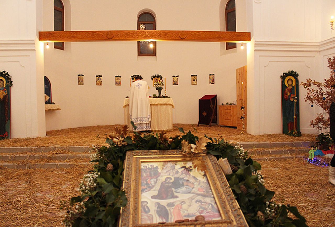 Služenjem svečanih liturgija pravoslavci u Mostaru dočekali Božić