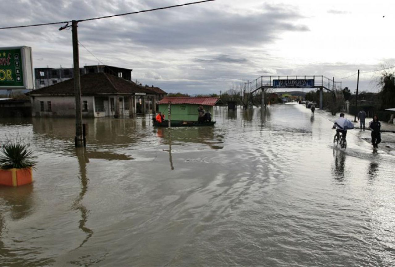 Poplave u Albaniji, evakuirana domaćinstva