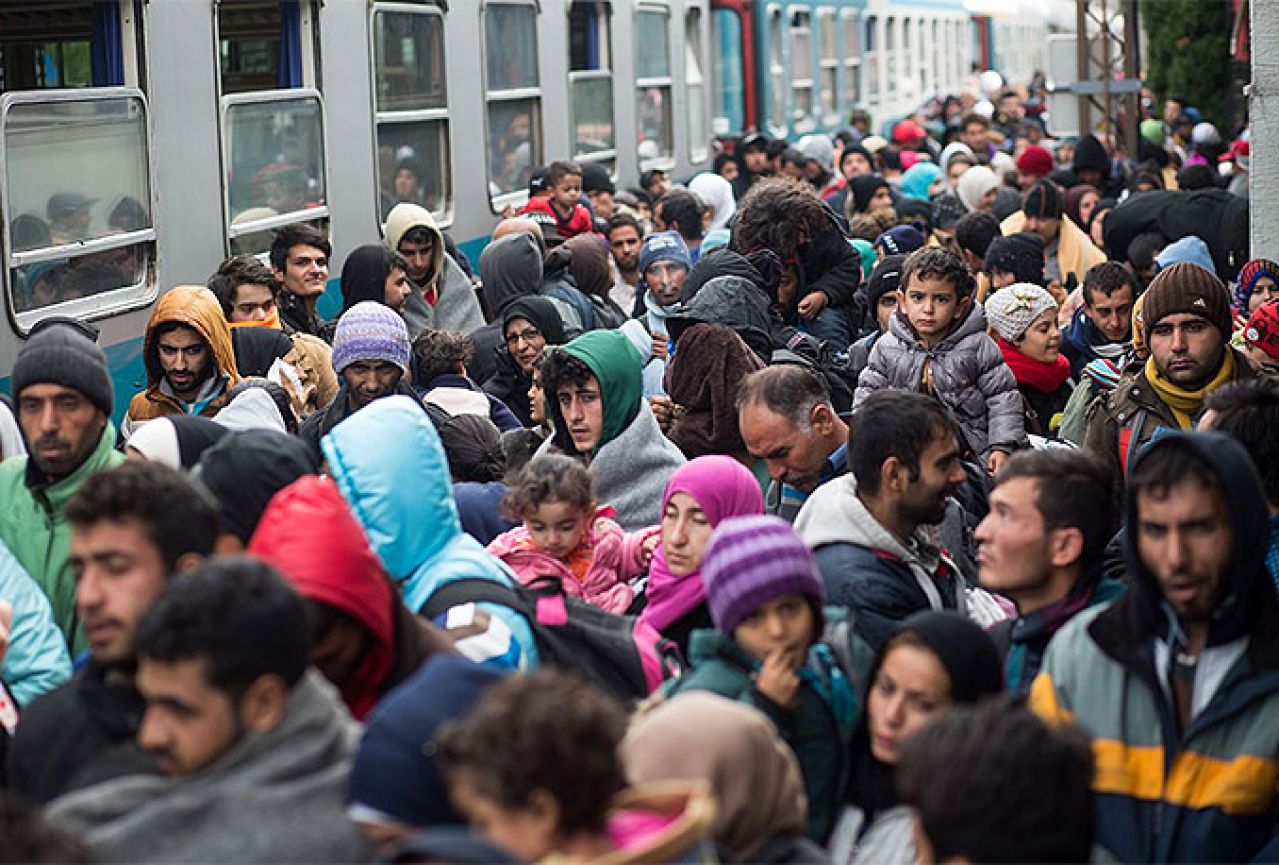 Njemačka vraća stotine migranata dnevno prema Austriji