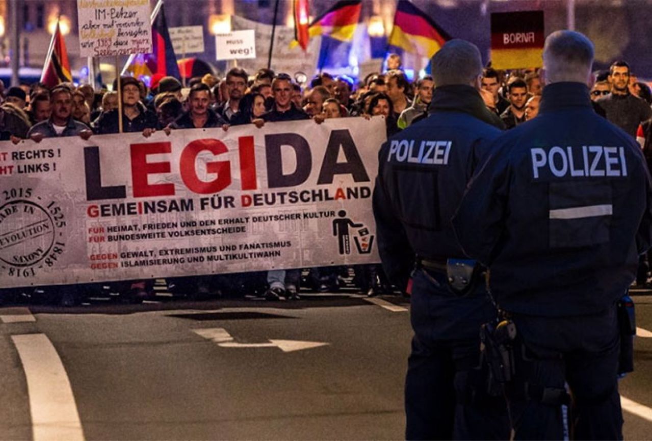 Tisuće ljudi na ulicama Leipziga prosvjeduje protiv migranata