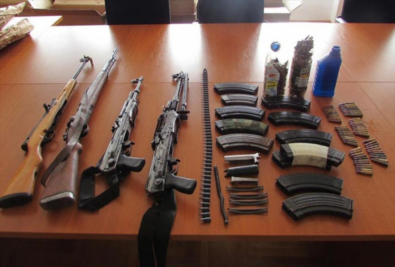 SIPA zaplijenila velike količine oružja i streljiva u Velikoj Kladuši