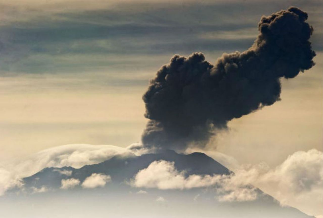 VIDEO | Opasnost za sedam gradova: Eruptirao vulkan Ubinas