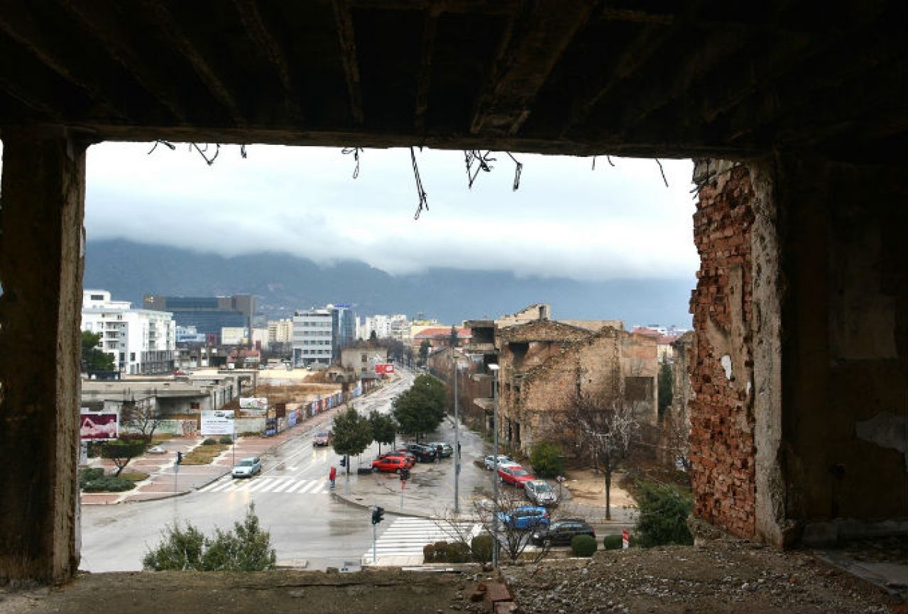 I dva desetljeća nakon Daytona, više od 20 ruševina u Mostaru čeka na obnovu