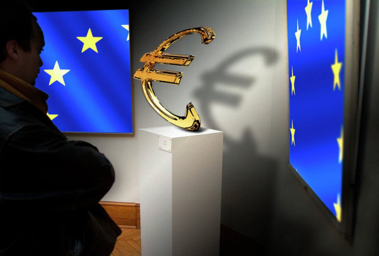 Zajedno sa Schengenom može biti ukinut i euro