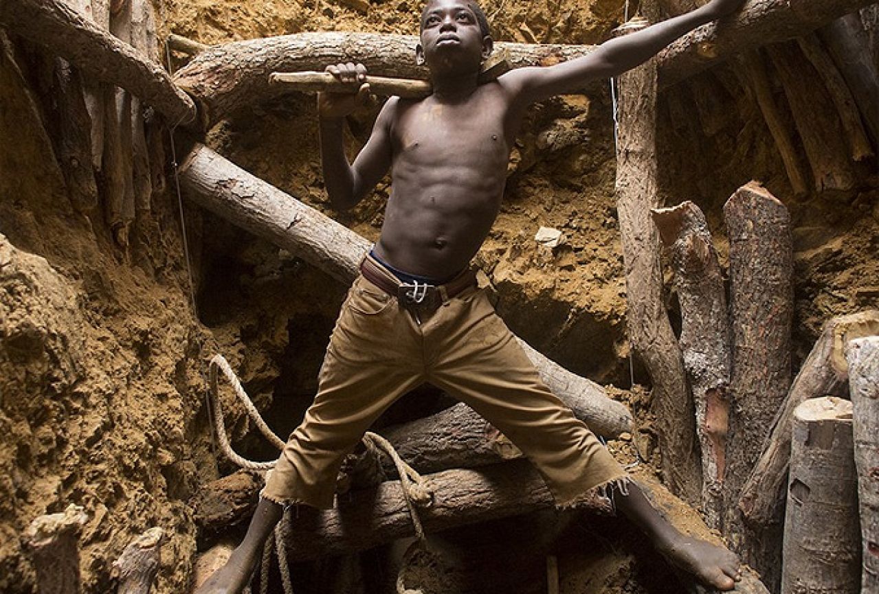 Optužbe za Apple, Samsung i Sony: Djeca u Africi se izrabljuju kopajući kobalt za smartphone