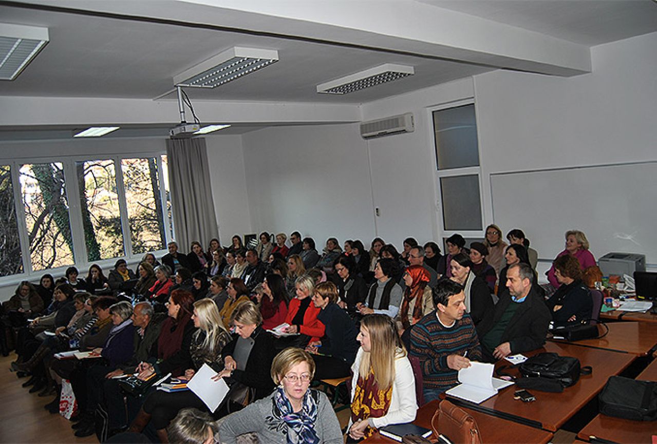 Mostar: Seminar iz bosanskog jezika okupio nastavnike iz HNŽ-a