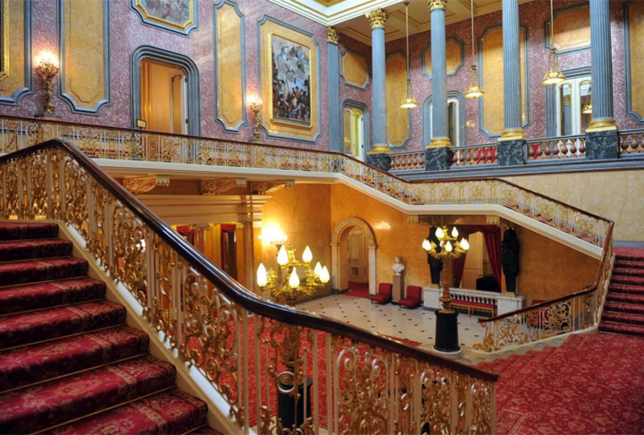 Doživite raskoš i prošećite Buckinghamskom palačom pomoću virtualne stvarnosti