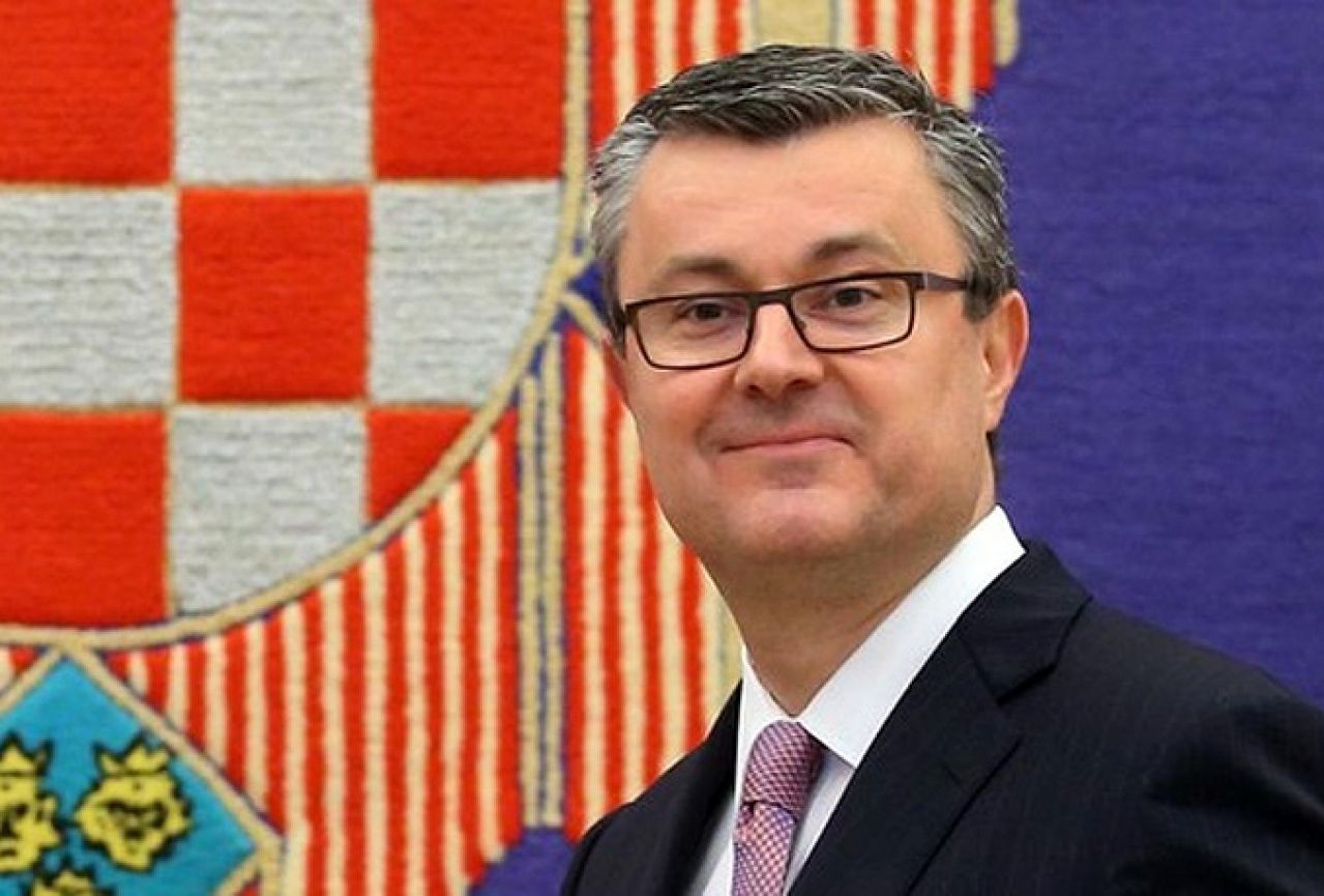 Orešković vladajućoj koaliciji predstavio Vladu