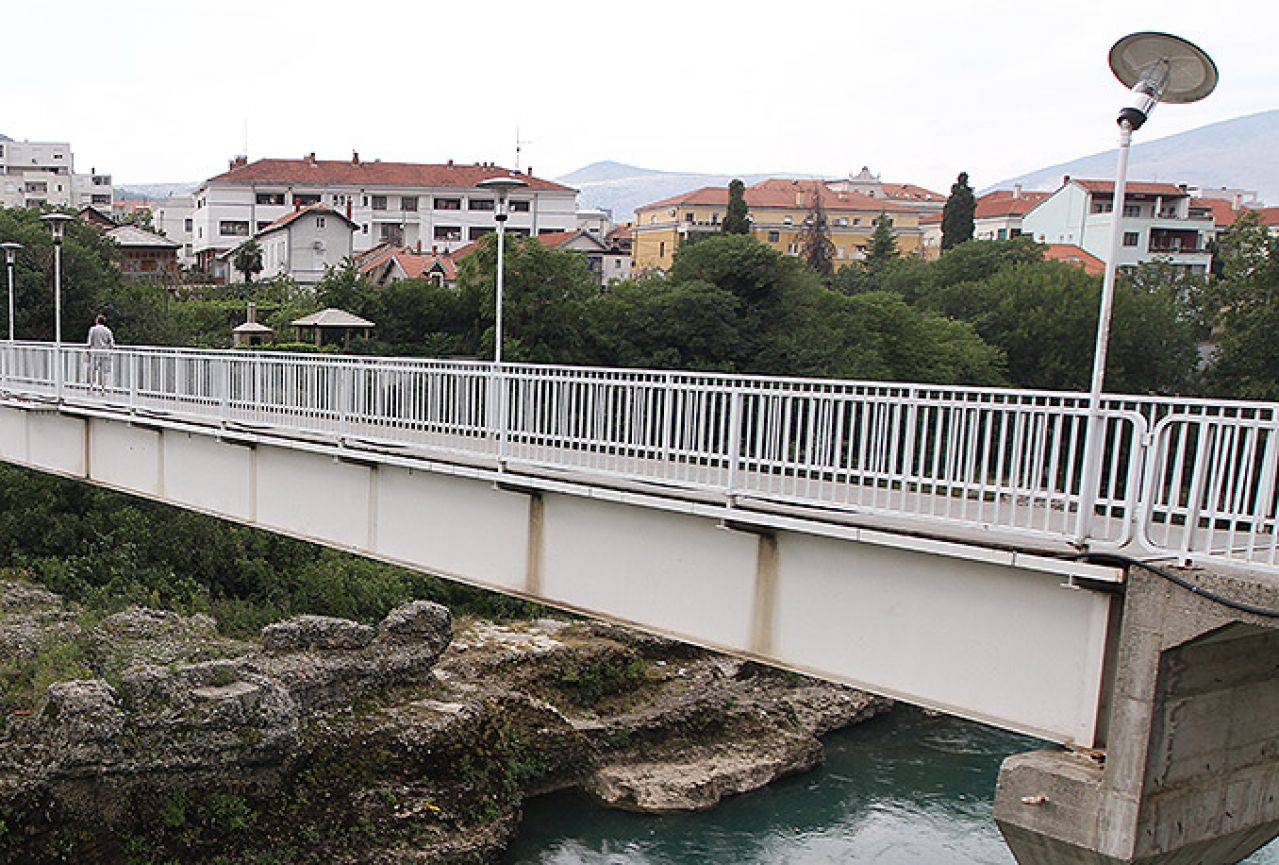 Mostar: Policija mu uzela vagu, a on drogu bacio u Neretvu