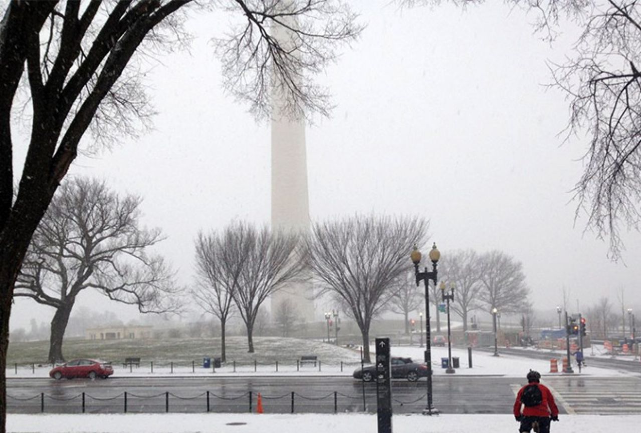 [FOTO]: Snijeg paralizirao Washington