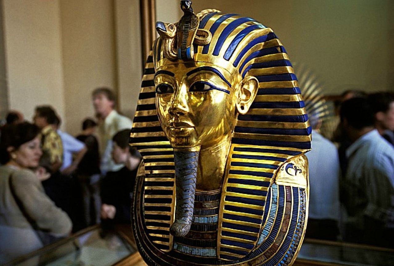 Egipćani na sudu zbog oštećenja Tutankamonove zlatne maske
