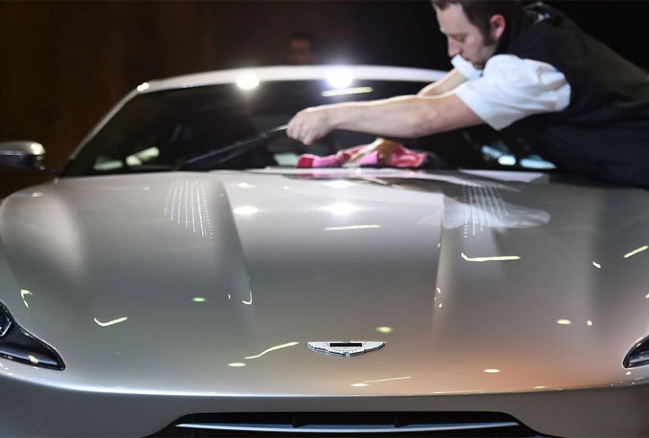 Prodaje se Bondov Aston Martin