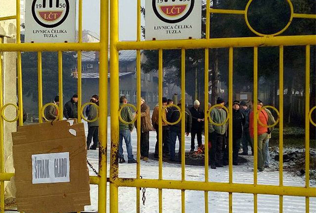 Radnici Livnice čelika Tuzla počeli štrajk glađu