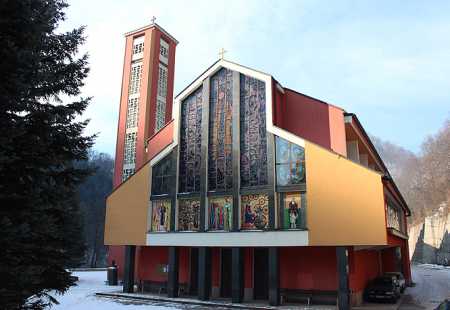https://storage.bljesak.info/article/146317/450x310/kresevo-samostan-crkva-snijeg.jpg