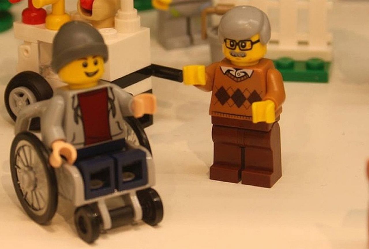Lego predstavio prvu figuricu u invalidskim kolicima