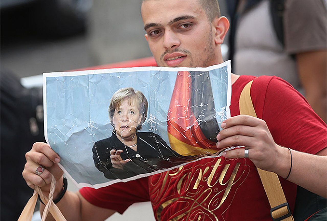 Četrdeset posto Nijemaca ne želi Angelu Merkel