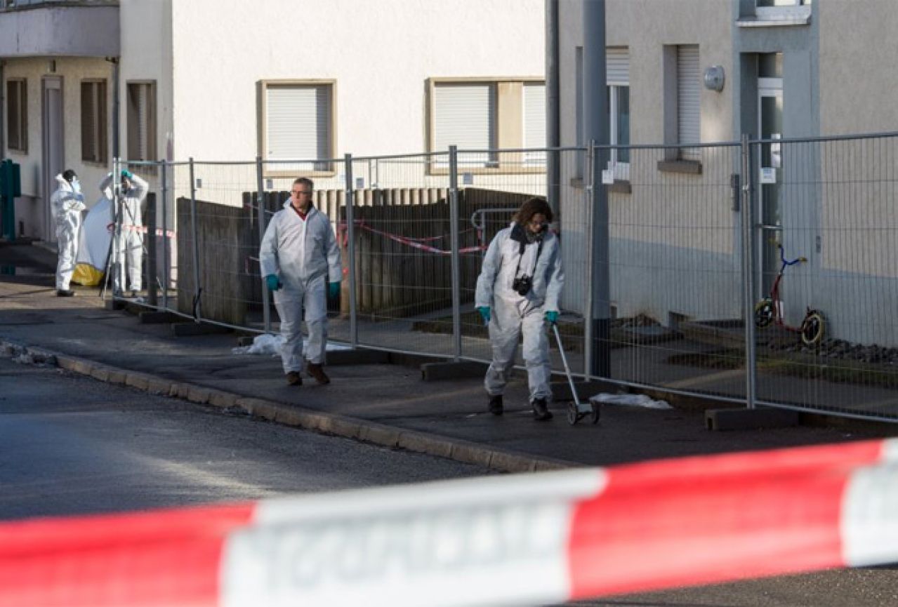 U njemačkom Villingen-Schwenningenu bomba bačena na kuću s migrantima