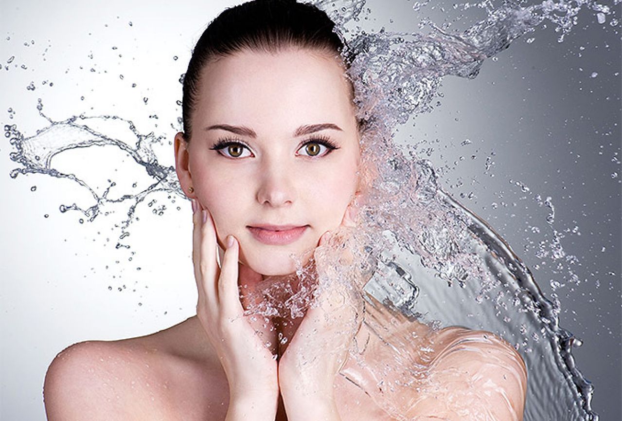 Umivanje tijekom tuširanja šteti koži lica 