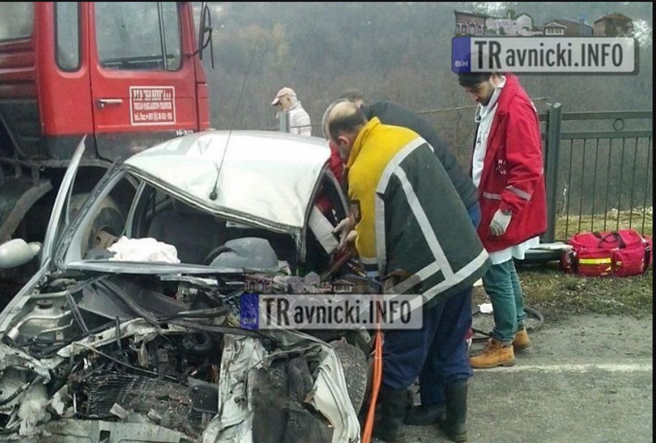 Teška prometna nesreća u Travniku, poginula jedna osoba