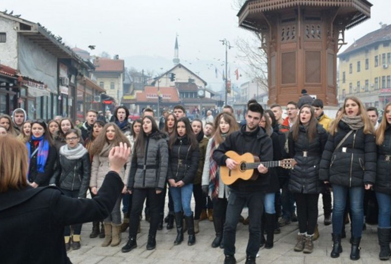 Povorkom umjetnika otvoren Festival Sarajevska zima