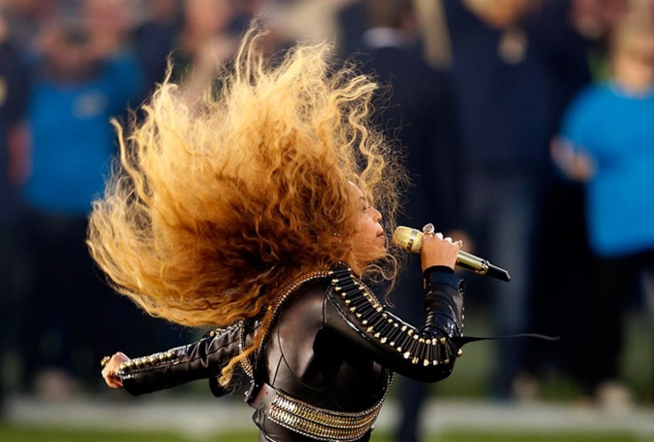 Beyonce i Bruno Mars začinili nastup Coldplaya na 'Super Bowlu'