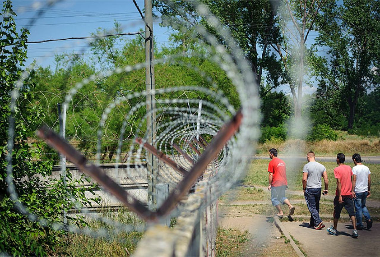 Stižu nove izbjeglice, Mađarska spremna za postavljanje nove žičane ograde