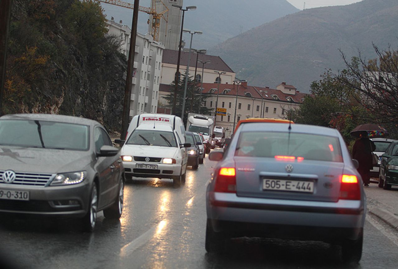 Oprez na cestama: Kolnici mokri i skliski