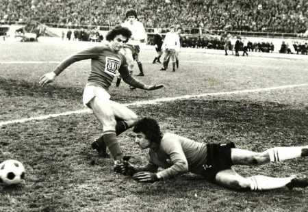 https://storage.bljesak.info/article/148182/450x310/velez-hajduk1975.jpg