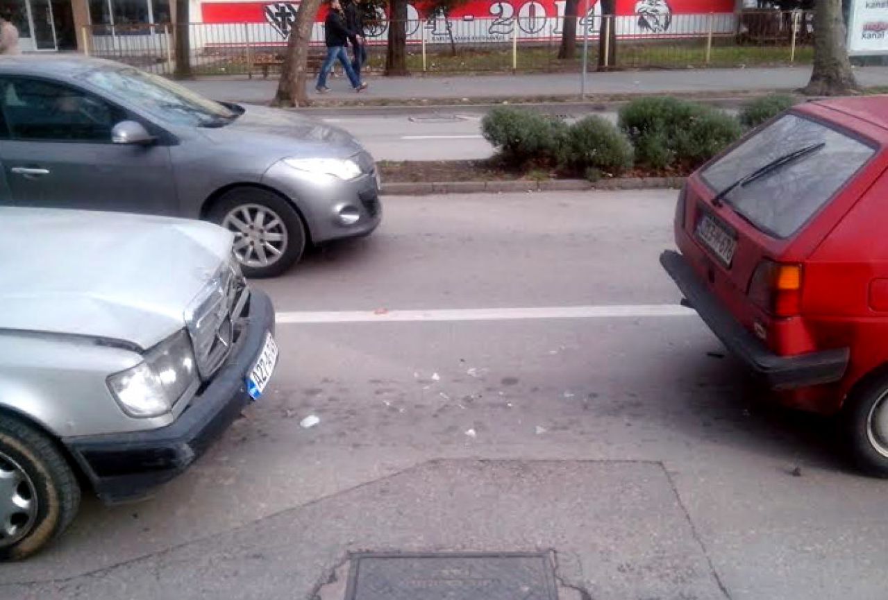 Mostar: Sudar dva automobila, jedna osoba ozlijeđena