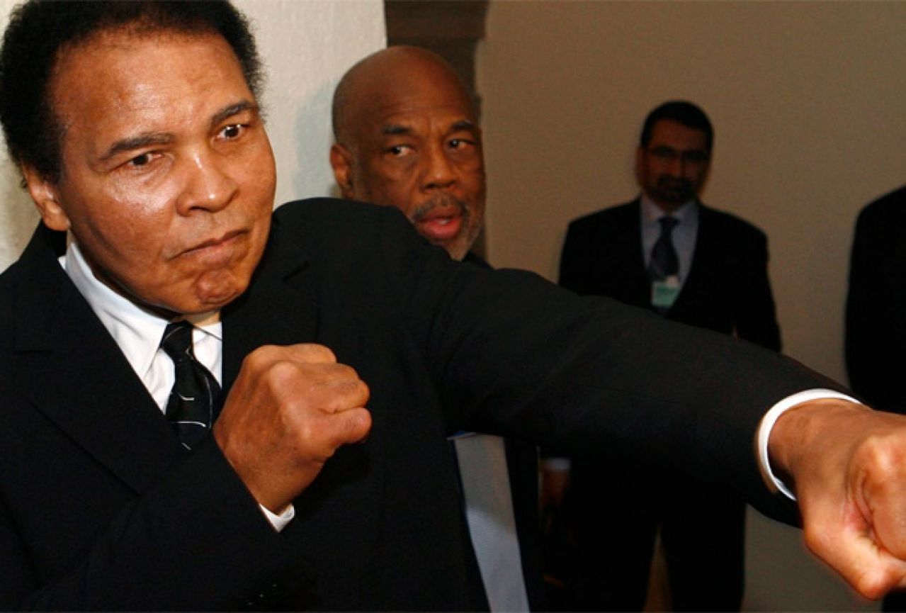 Muhammad Ali hitno prebačen u bolnicu