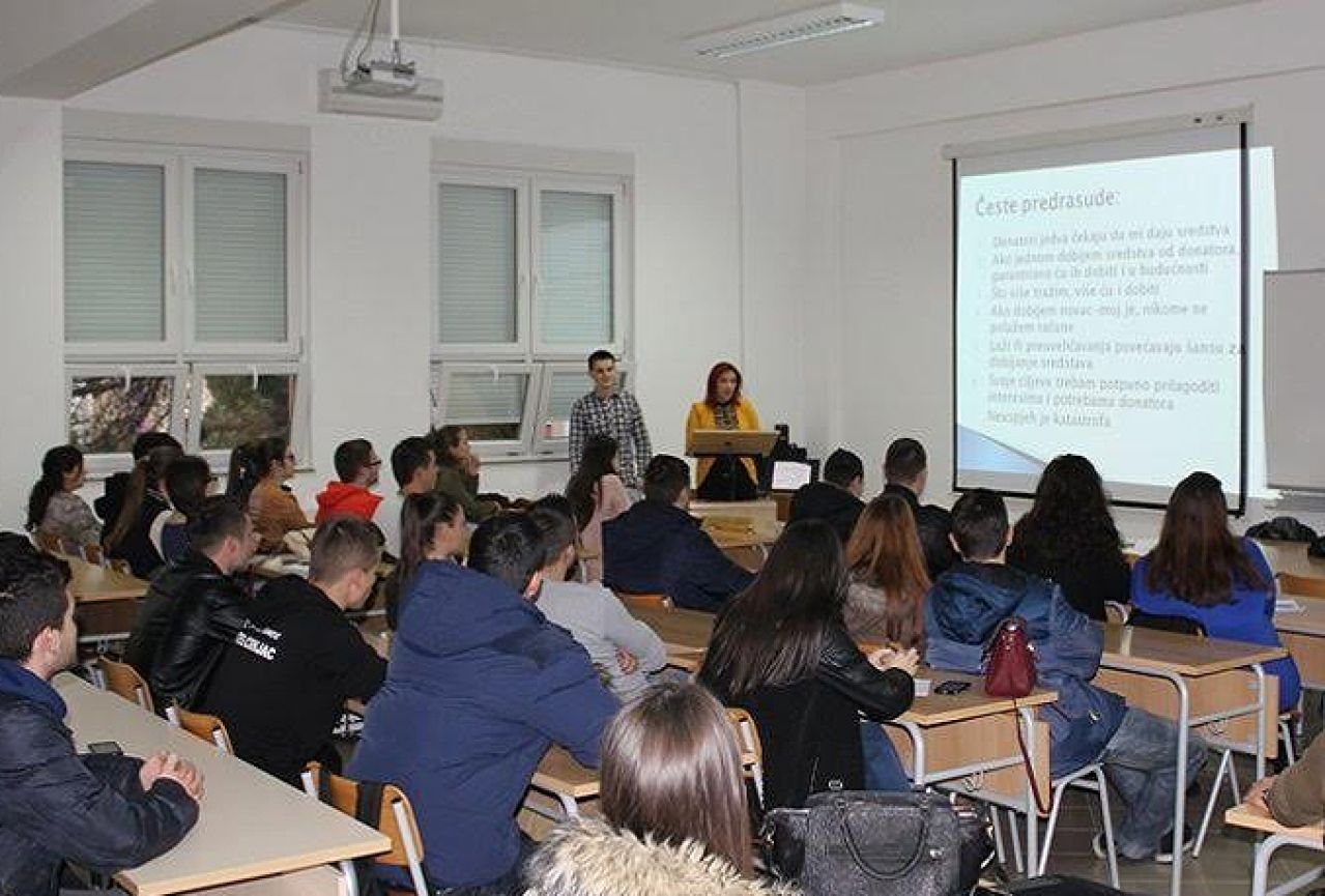 Studentima u Mostaru održana prezentacija o pisanju projekata