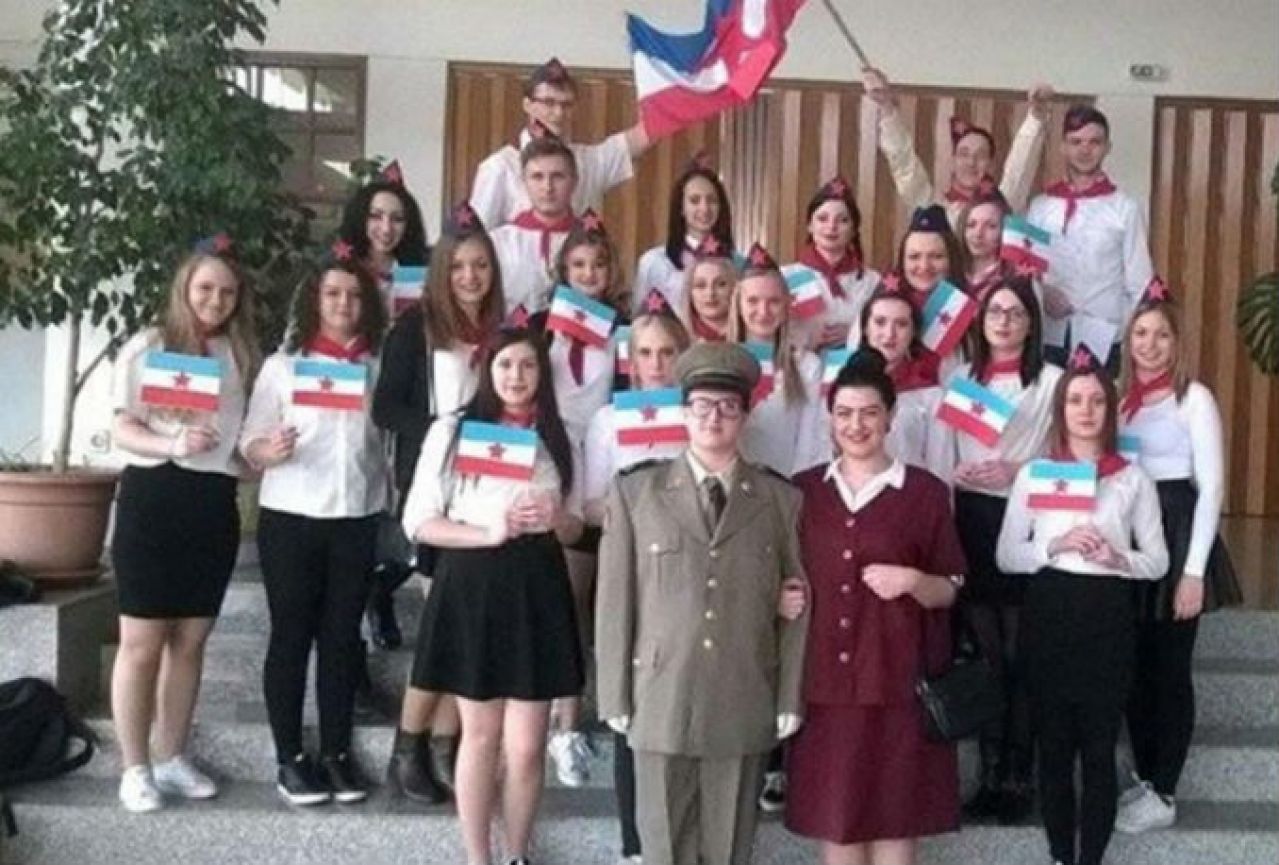 Hrvatska: Kazne učenicima jer su se maskirali u Tita i pionire