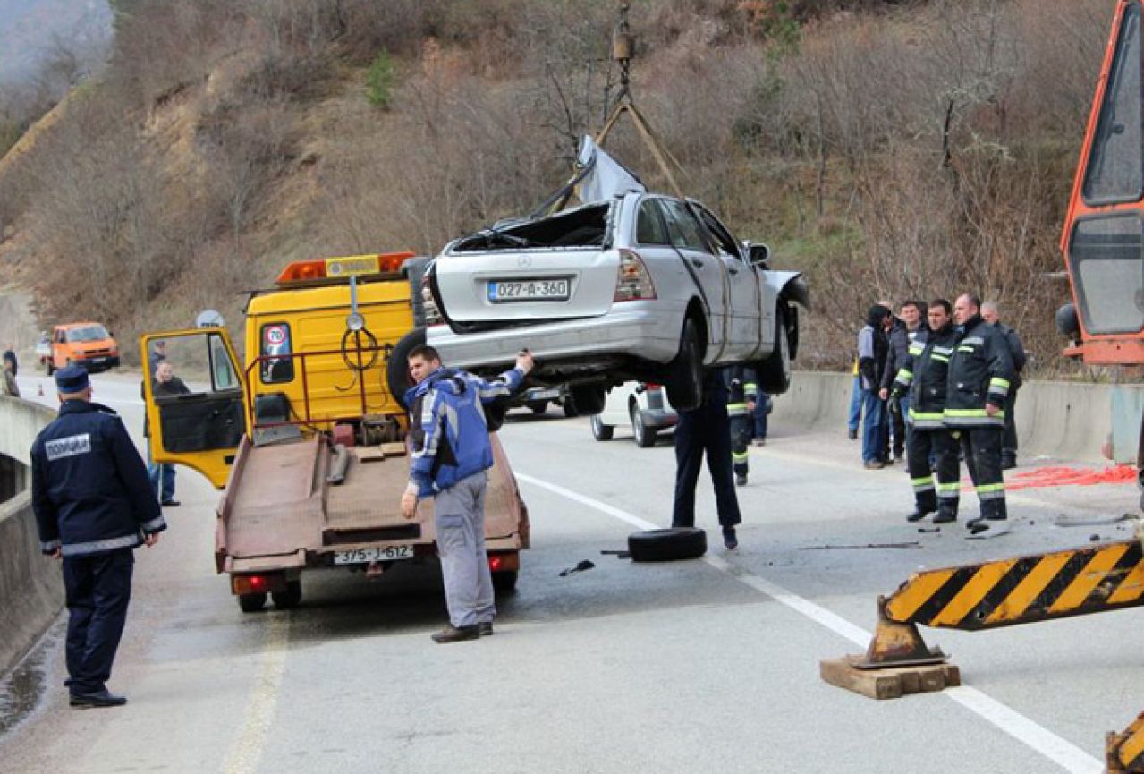 Carinik sletio u jezero i poginuo