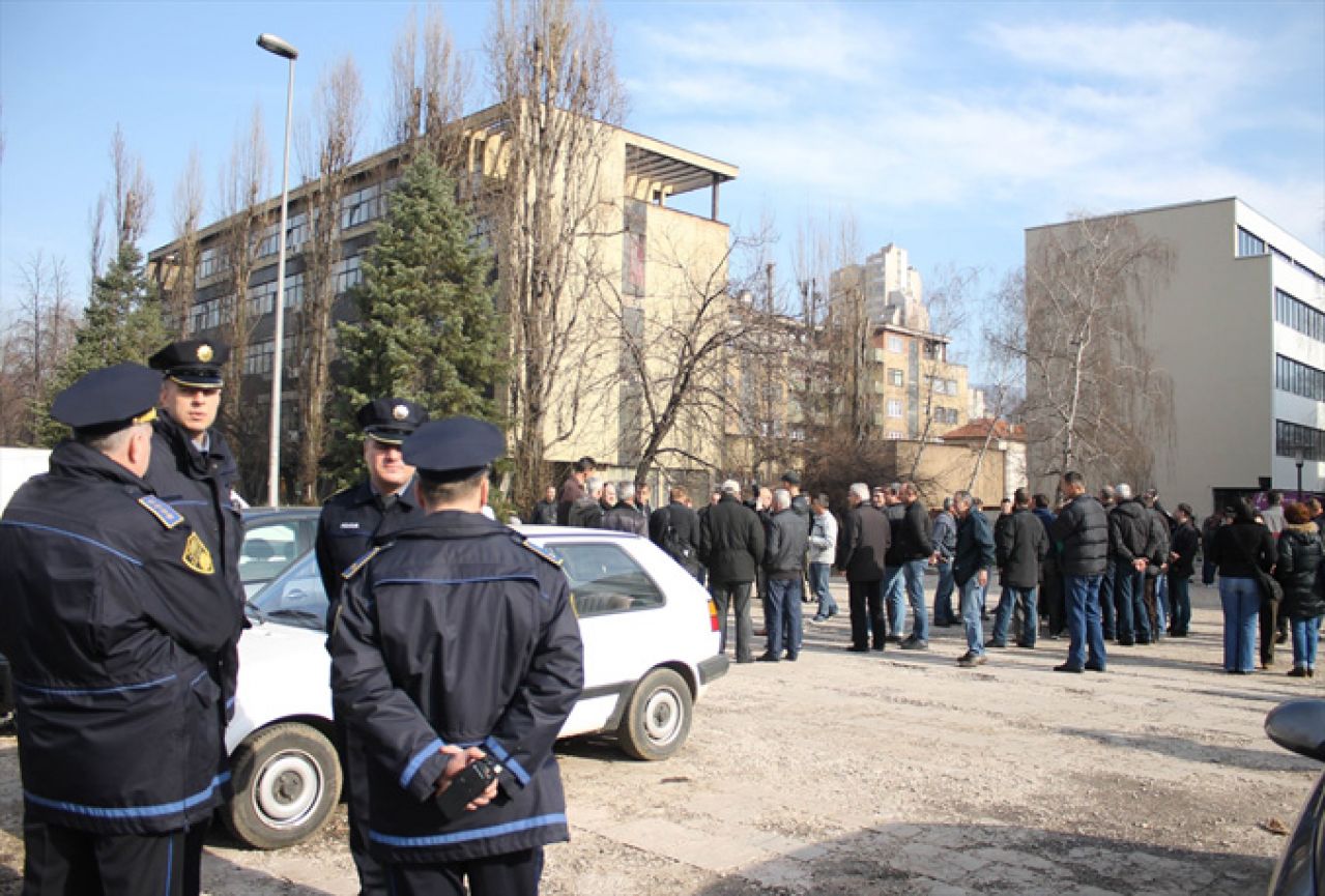 Radnici Krivaje blokirali Sud u Zenici: Ne idemo dok se naši zahtjevi ne ispune