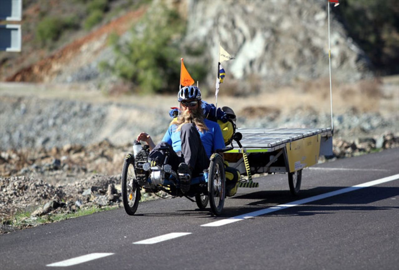 Švicarski avanturist osmi mjesec na solarnom triciklu putuje oko svijeta