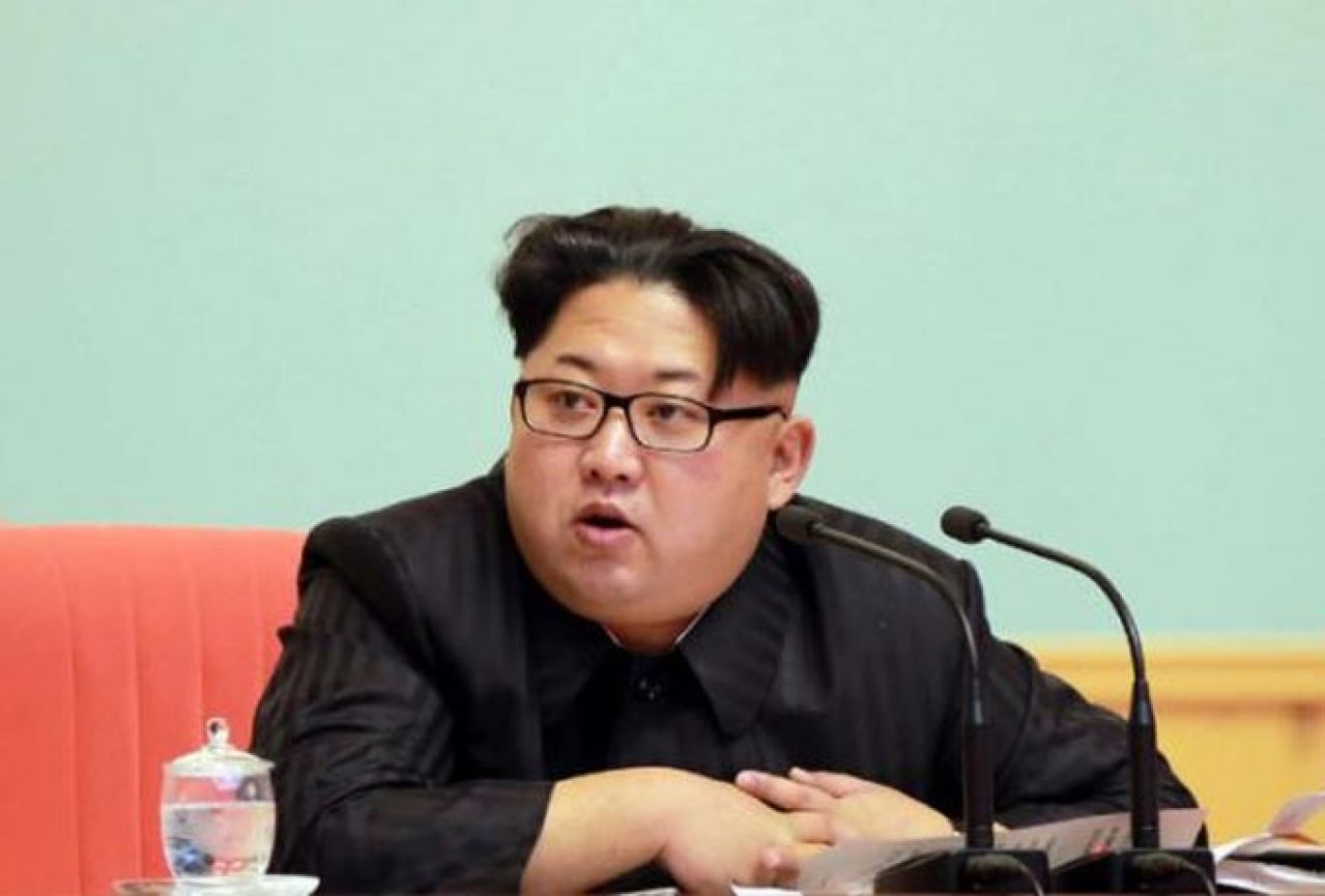 Kim Jong-Un napada 'zrelim tikvama'