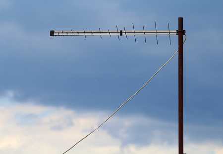 https://storage.bljesak.info/article/149813/450x310/antena-signal-riblja-kost-kabel.jpg