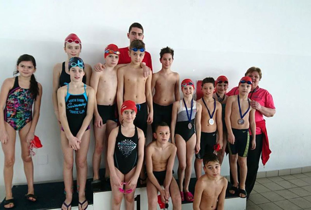 Veležovi plivači pokupili 18 medalja