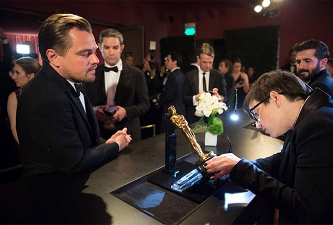 VIDEO: Leo zaboravio Oscar u kafiću