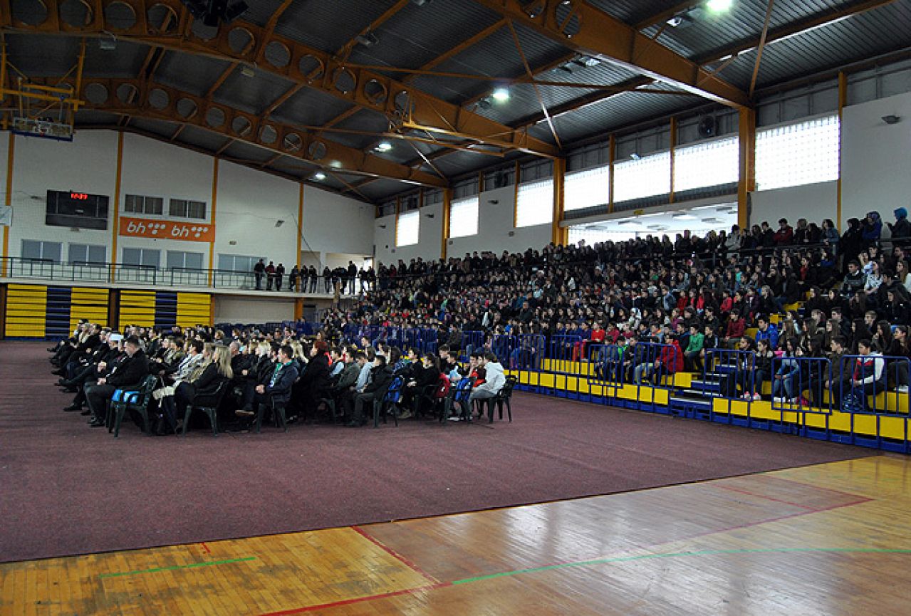 Mostarski učenici, studenti i profesori obilježili Dan neovisnosti BiH