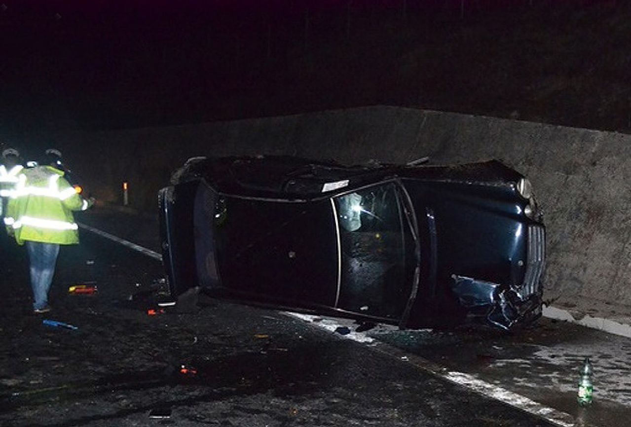 Teška nesreća na autocesti Sarajevo-Zenica, ozlijeđeno pet osoba