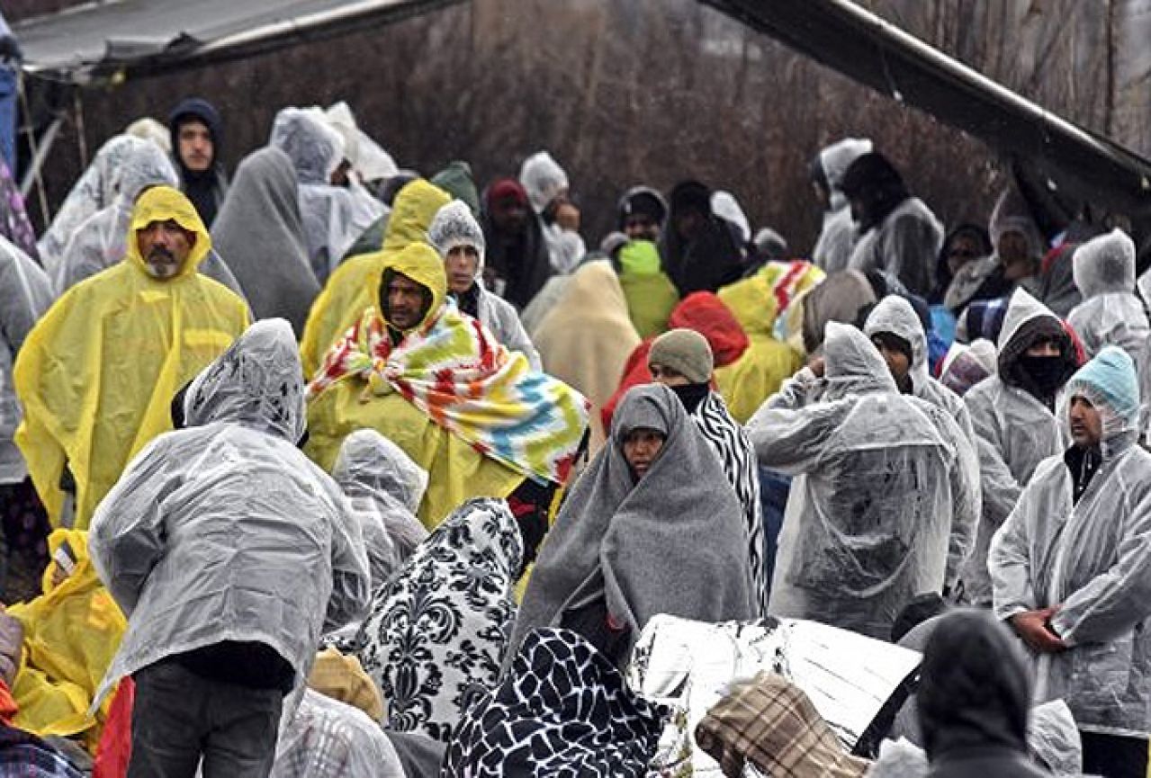 U Grčkoj 32.000 migranata, na granici s Makedonijom čeka više od 11.000 ljudi