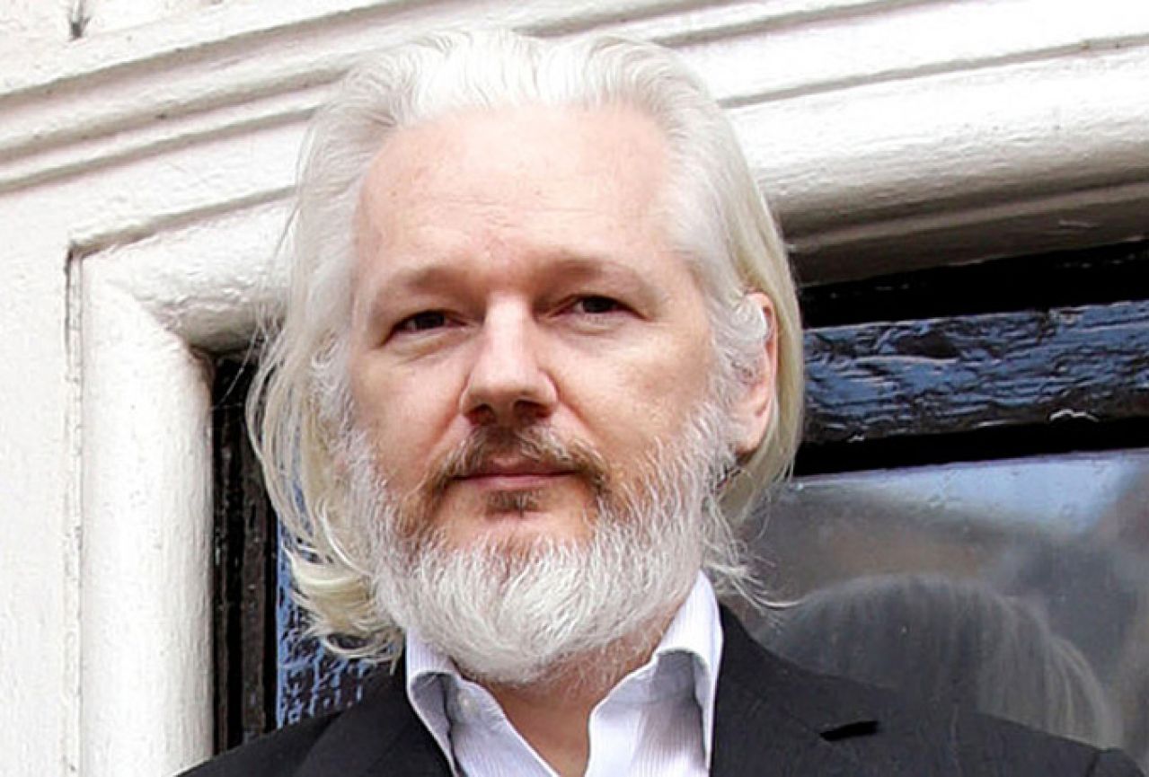 Assange otkrio kako Saudijci kupuju zapadne medije