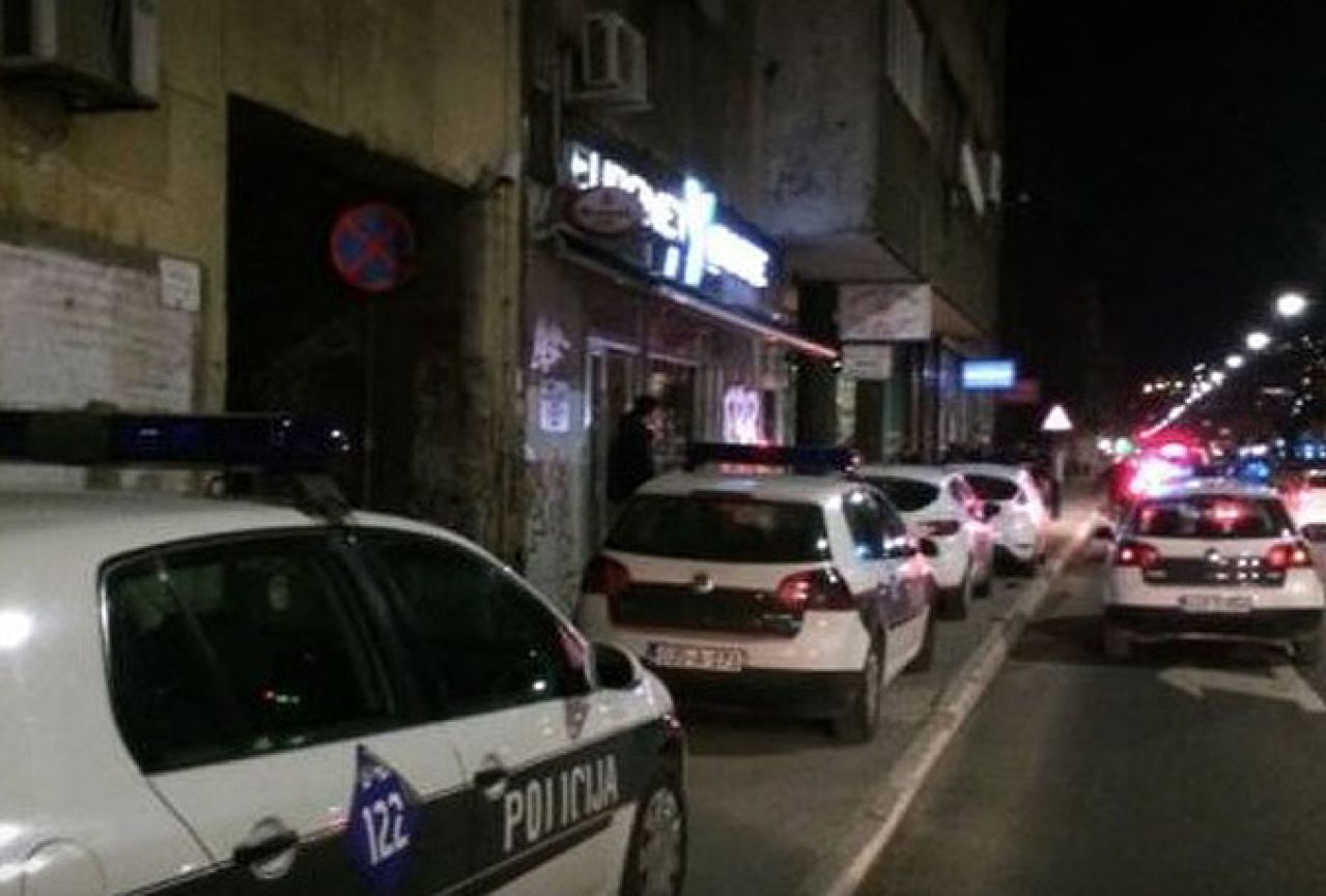 Sarajevo: Upali u kafić, napali konobara i polupali inventar
