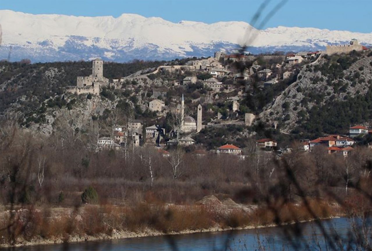 U BiH nestabilno vrijeme s kišom i pljuskovima, na planinama snijeg